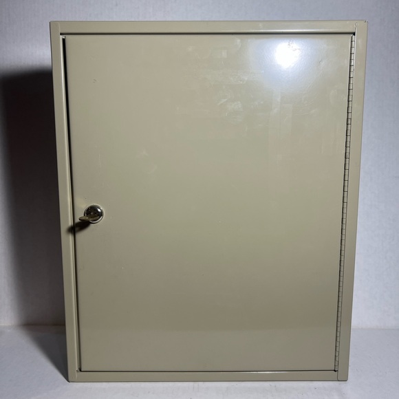 Key Control Cabinet: 110 Key Capacity Single Key Lock Steel 17”X14” Wall Mount
